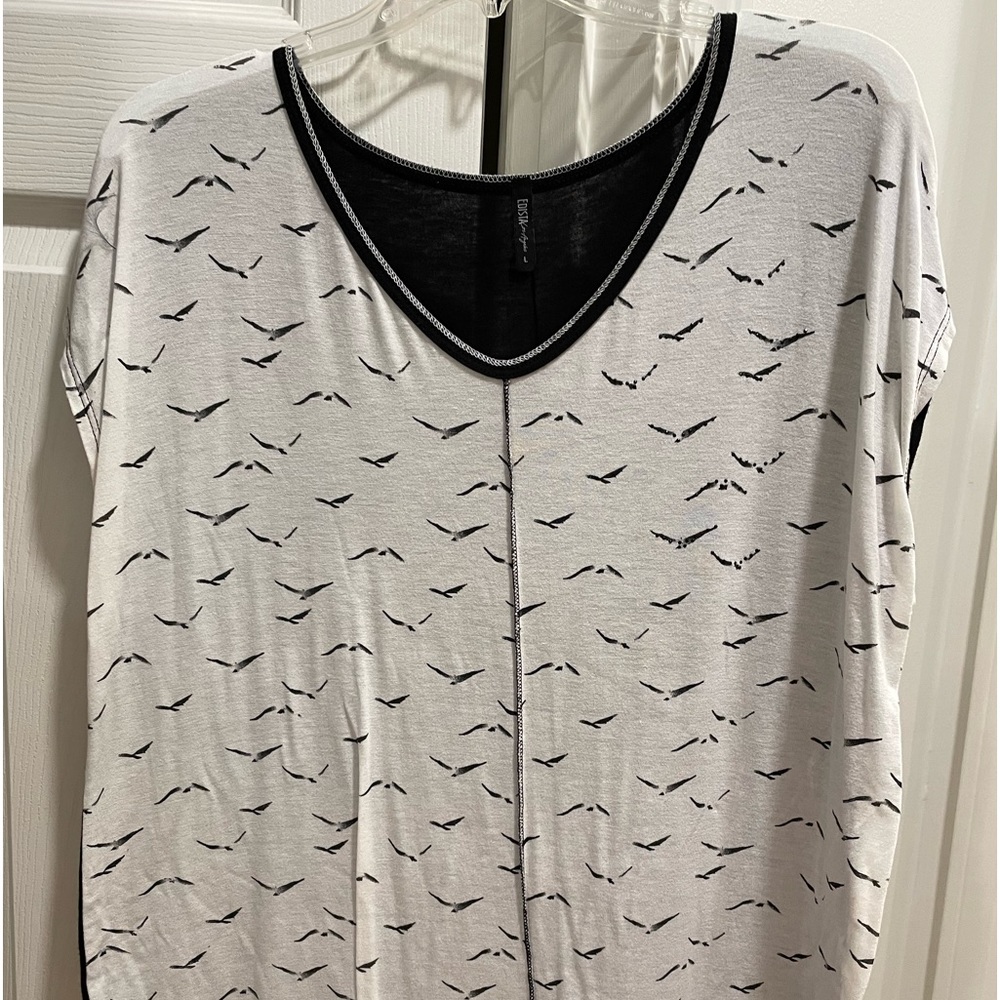 Edista White and Black Top